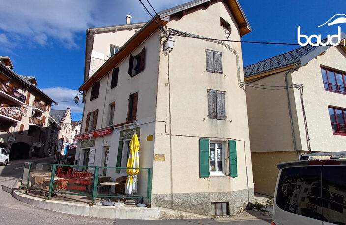 Immeuble restaurant et habitations — photo 2