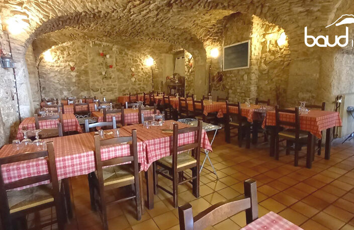 Immeuble restaurant et habitations — photo 3