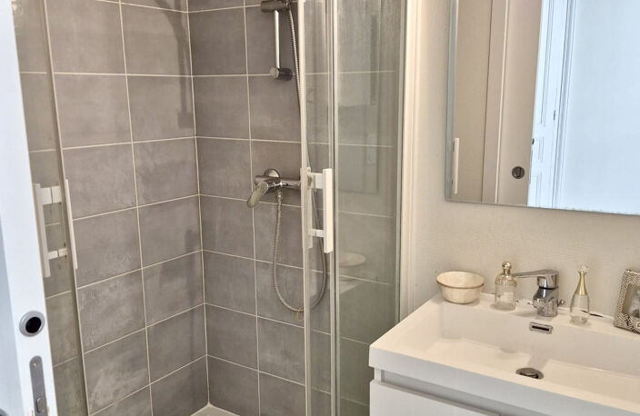 GRENOBLE HYPER-CENTRE  SECTEUR VICTOR HUGO  F3 62 m² — photo 2