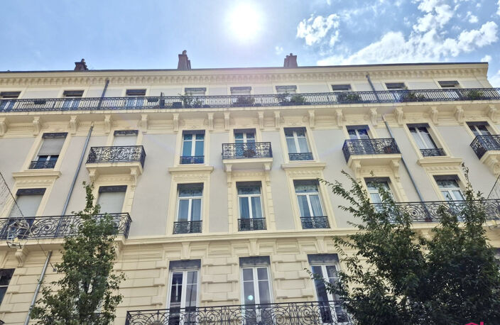 GRENOBLE HYPER-CENTRE  SECTEUR VICTOR HUGO  F3 62 m² — photo 4