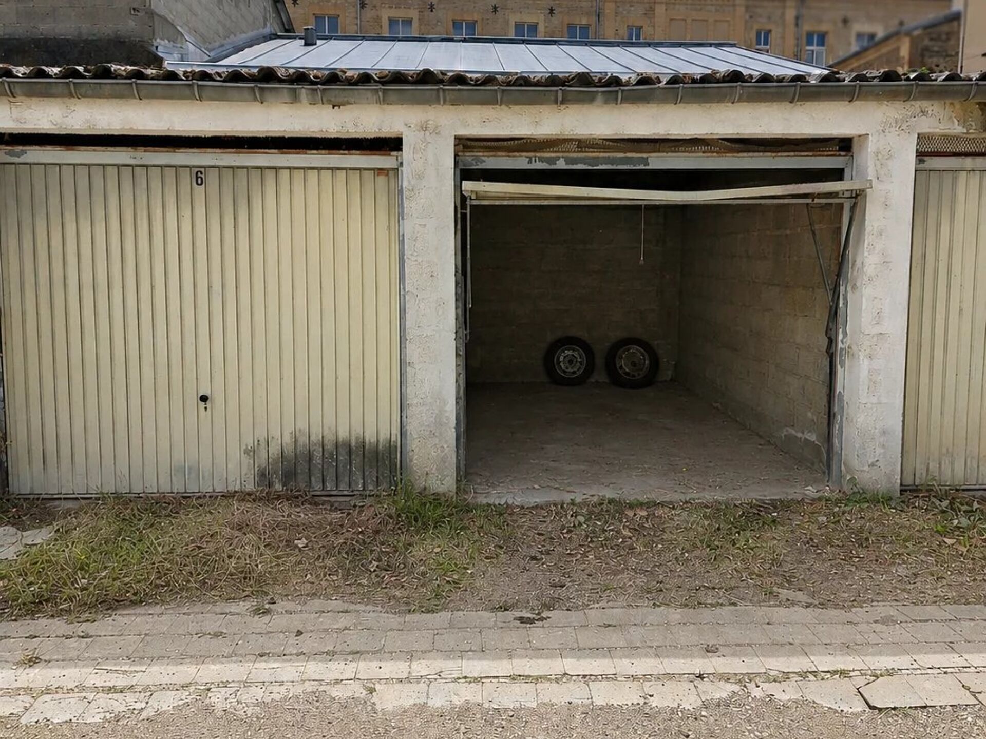 Vente Garage à Charleville-Mézières · 13 500 €