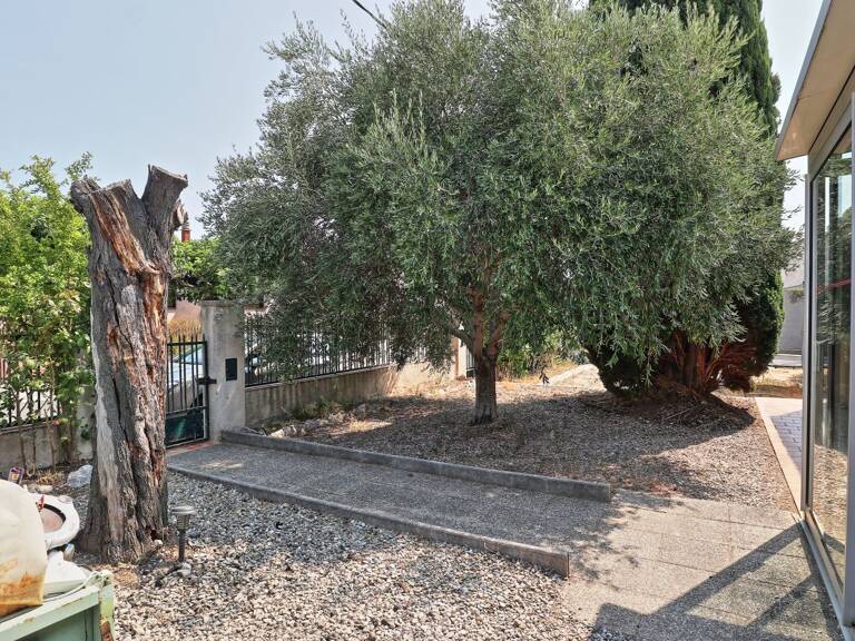 Villa jardin, garage — photo 1