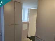 Coquette maison mitoyenne d'un côté, avec meubles sur mesure, 2 chambres jardin, insert bois — photo 3