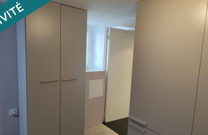Coquette maison mitoyenne d'un côté, avec meubles sur mesure, 2 chambres jardin, insert bois — photo 3