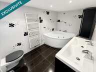 Coquette maison mitoyenne d'un côté, avec meubles sur mesure, 2 chambres jardin, insert bois — photo 4