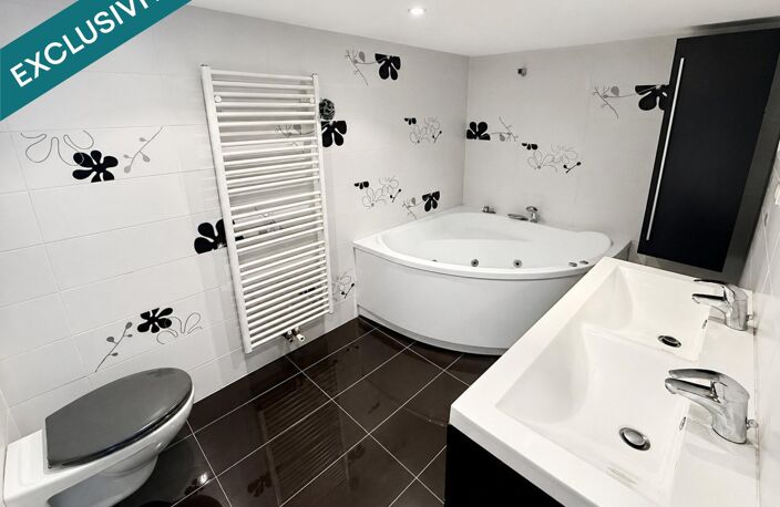 Coquette maison mitoyenne d'un côté, avec meubles sur mesure, 2 chambres jardin, insert bois — photo 4