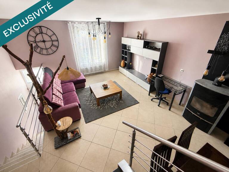 Coquette maison mitoyenne d'un côté, avec meubles sur mesure, 2 chambres jardin, insert bois — photo 1