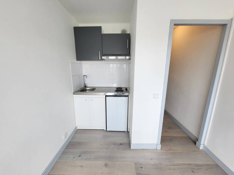  studio 17 m2- Lycée Brugière-stationnement — photo 1