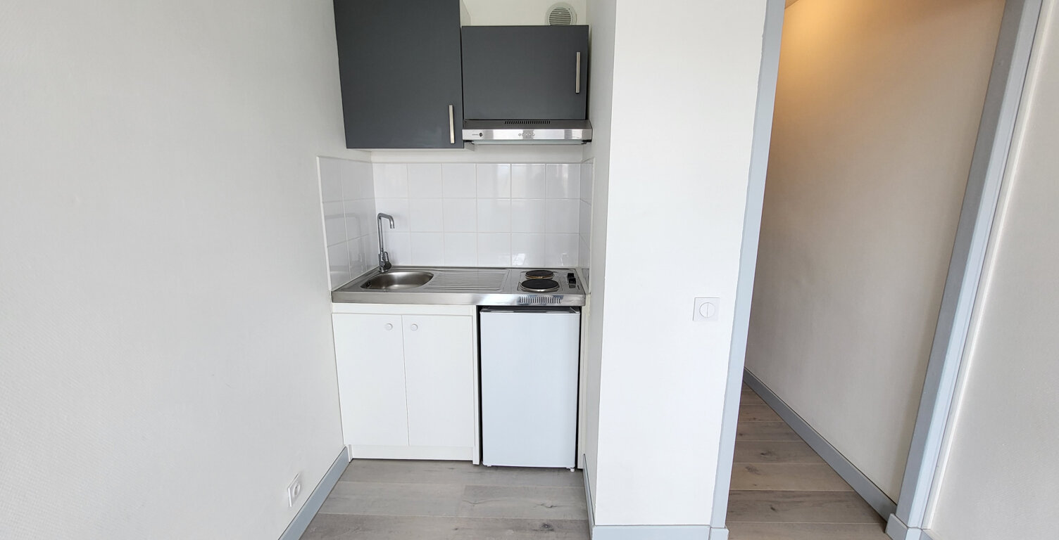  studio 17 m2- Lycée Brugière-stationnement — photo 1