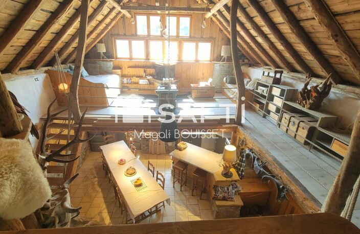 Maison en pierres T5 de 118m², ancienne bergerie rénovée de A à Z, terrasse, barbecue, cour, vue. Ce bien est idéal pour des partages entre amis ou famille, location saisonnière à la semaine, offrant une capacité d'accueil de 10 couchages. — photo 4