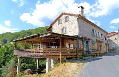 A SAISIR ensemble immobilier en pierre au coeur du village de Aizac — photo du bien