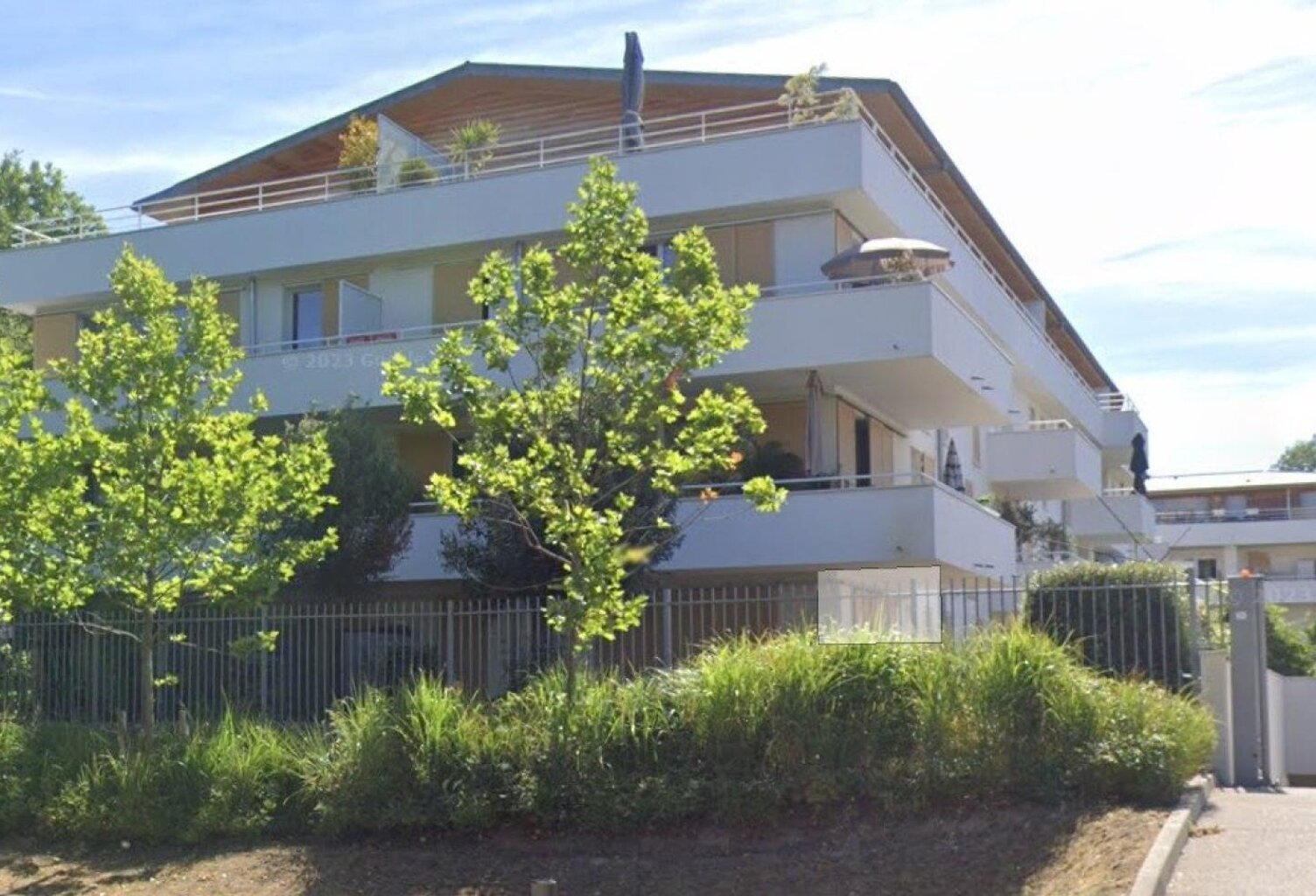 F4 — photo 1