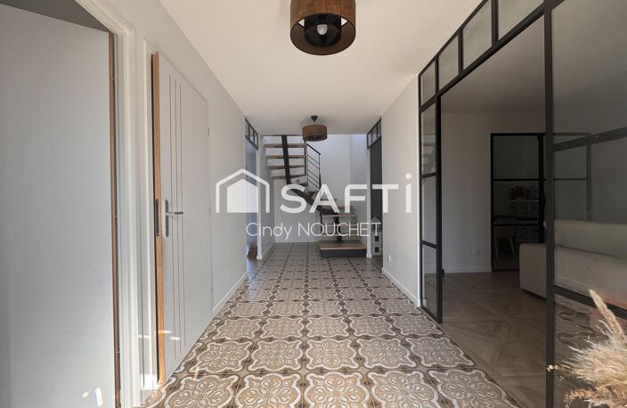 Maison moderne, spacieuse et lumineuse avec un terrain de 1002m2. — photo 4