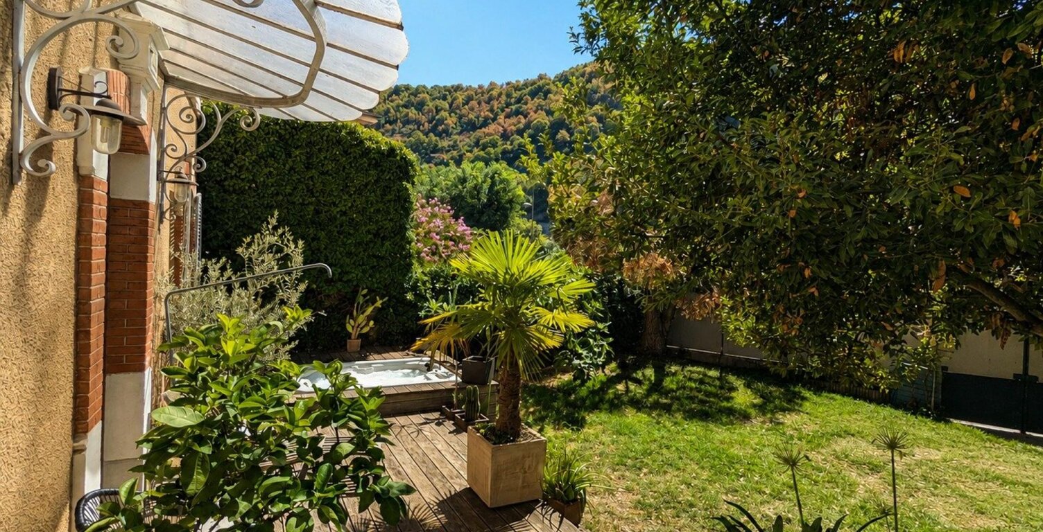 Cahors centre-ville  Maison ancienne rénovée avec jardin, garage et jacuzzi — photo 1