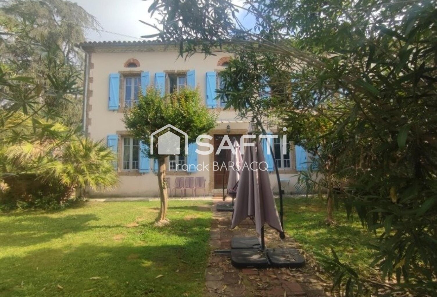 TRES BELLE MAISON EN PIERRE AVEC PISCINE ET JARDIN — photo 1