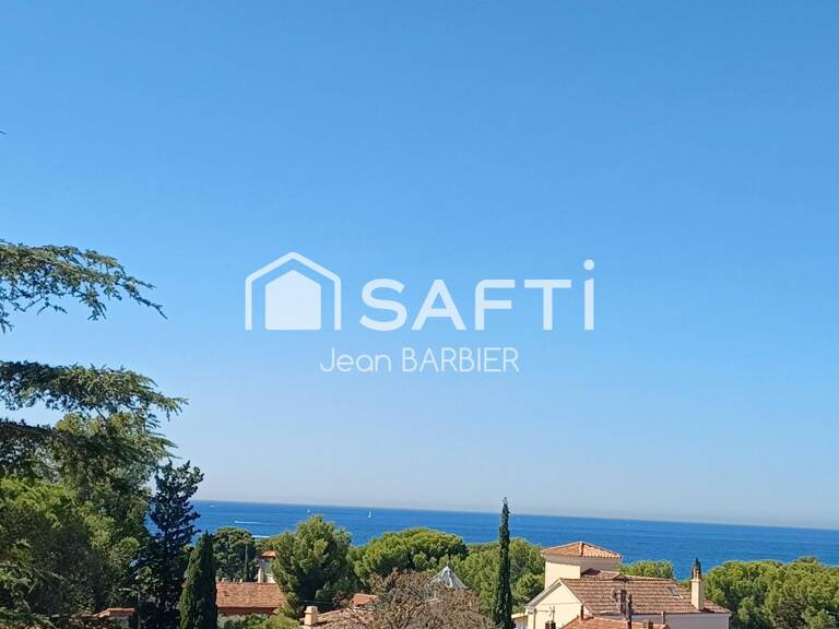 Sur la commune de Bandol, a cinq minutes a pied des plages, dans une batisse des années 30, haut de villa de 85m² de type 4 avec jardin privatif exposé Sud surplombant la baie de rénecros — photo 1