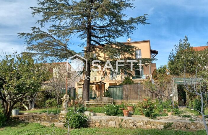 Sur la commune de Bandol, a cinq minutes a pied des plages, dans une batisse des années 30, haut de villa de 85m² de type 4 avec jardin privatif exposé Sud surplombant la baie de rénecros — photo 2