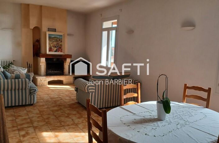 Sur la commune de Bandol, a cinq minutes a pied des plages, dans une batisse des années 30, haut de villa de 85m² de type 4 avec jardin privatif exposé Sud surplombant la baie de rénecros — photo 3