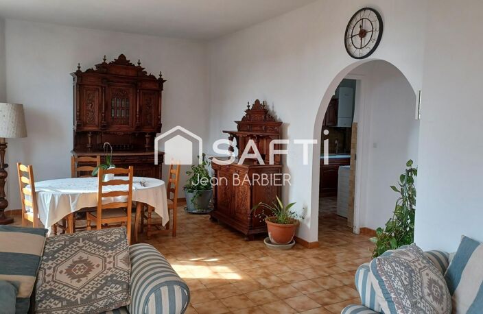 Sur la commune de Bandol, a cinq minutes a pied des plages, dans une batisse des années 30, haut de villa de 85m² de type 4 avec jardin privatif exposé Sud surplombant la baie de rénecros — photo 4