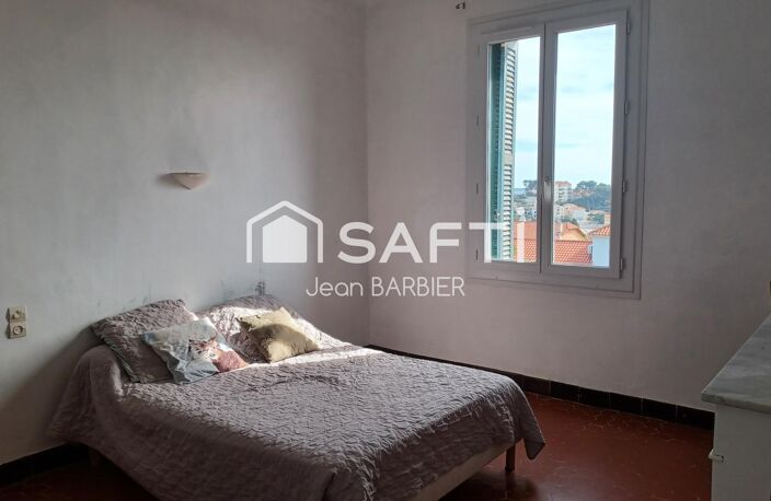 Sur la commune de Bandol, a cinq minutes a pied des plages, dans une batisse des années 30, haut de villa de 85m² de type 4 avec jardin privatif exposé Sud surplombant la baie de rénecros — photo 5