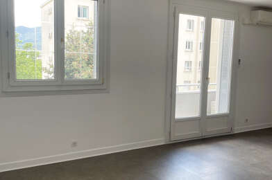 Appartement 4 pièces 869 €