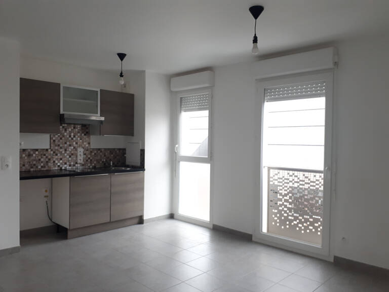 STUDIO 29M2 bondoufle 740 euros charges comprises — photo 1