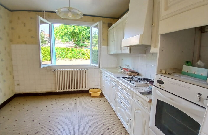 Maison lumineuse 4 chambres avec terrain clos et arboré — photo 3