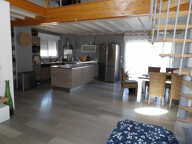 Maison de plain-pied lumineuse avec mezzanine et jardin au c — photo 3