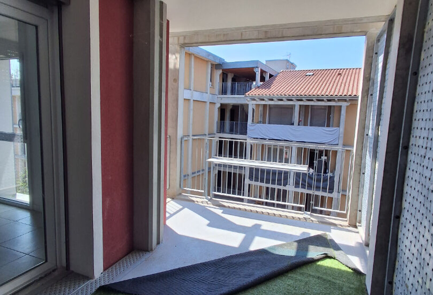 Appartement T2 48, 93 m2 en dernier étage — photo 1
