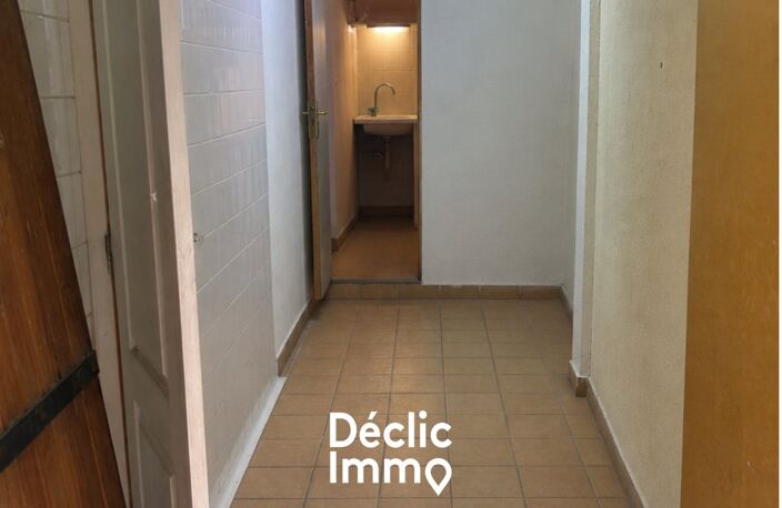 À deux pas du port et de la plage  Local 14 m² -A VENDRE -LE GRAU DU ROI  — photo 3