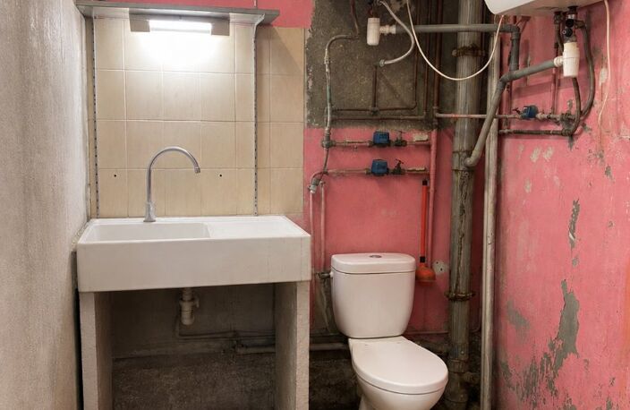 À deux pas du port et de la plage  Local 14 m² -A VENDRE -LE GRAU DU ROI  — photo 5