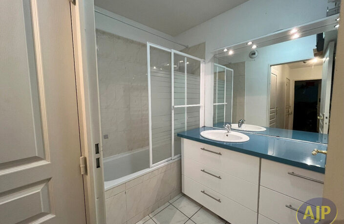 Appartement Bordeaux 3 pièce(s) 69.79 m2 — photo 4
