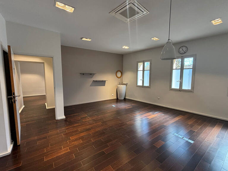 ROGNES - Appartement 65 m² centre village à réaménager — photo 1