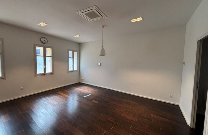 ROGNES - Appartement 65 m² centre village à réaménager — photo 2