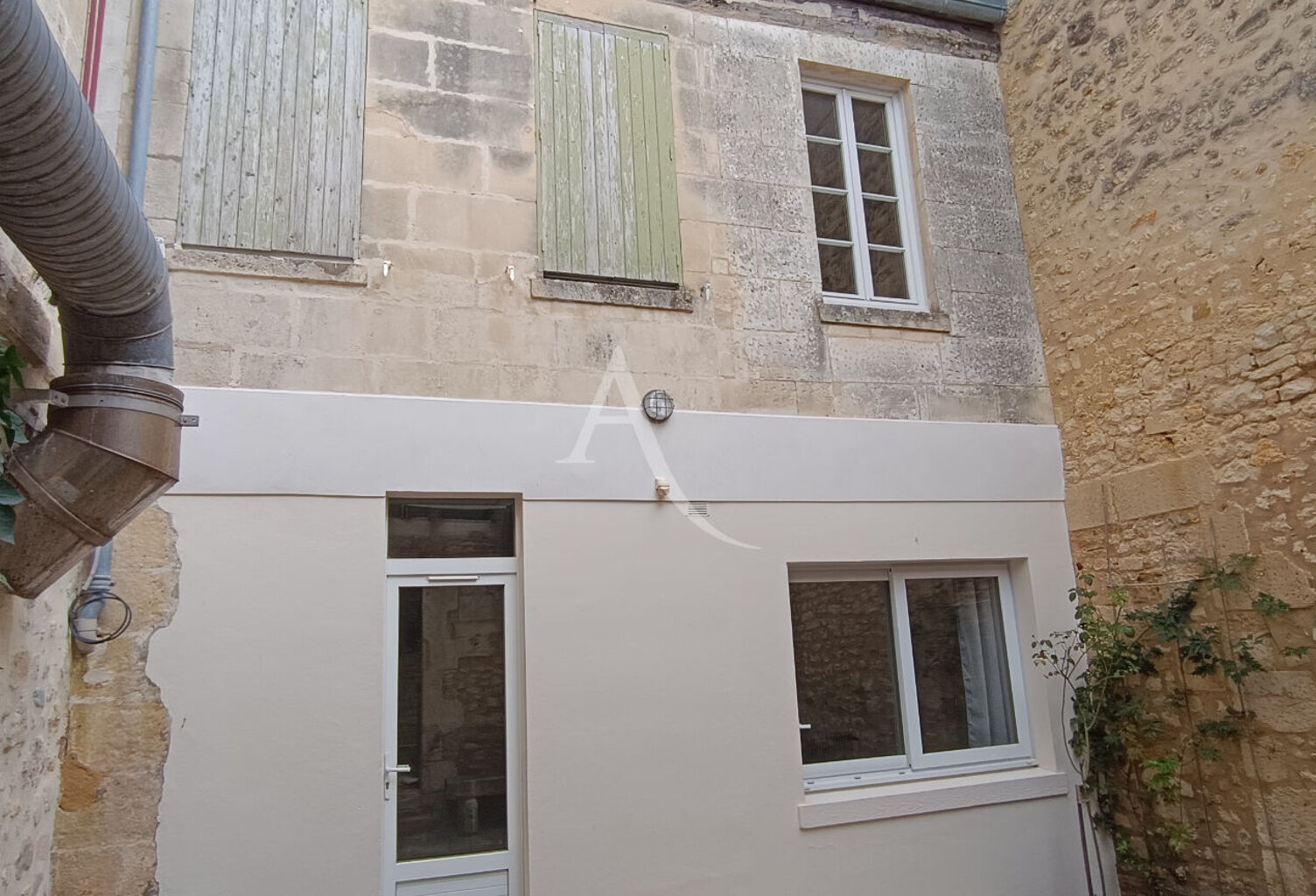 Immeuble avec local commercial - appartements — photo 1