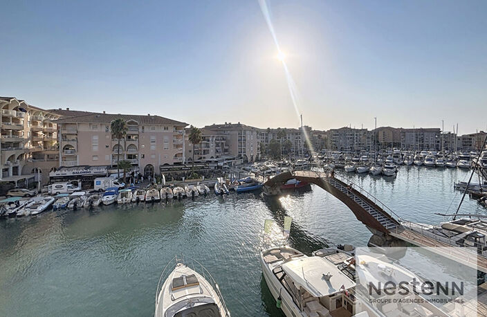 PORT FREJUS - T2 étage élevé entièrement rénové avec vue port et mer lumineux belle terrasse — photo 2
