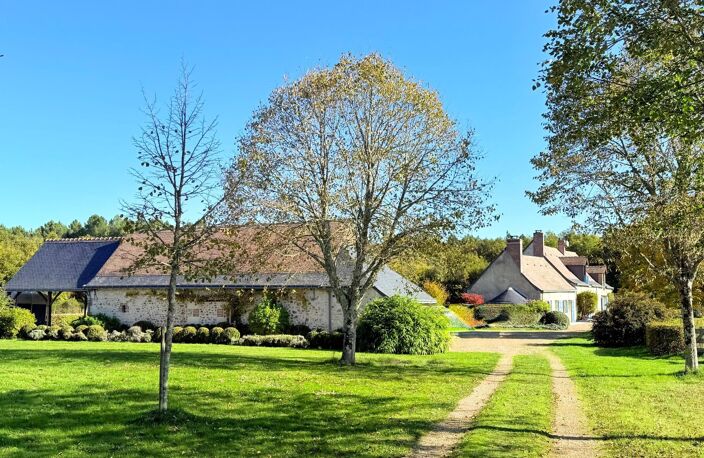 Propriété de plus de 21 hectares, forêts et prés, avec une sublime longère et dépendance — photo 2