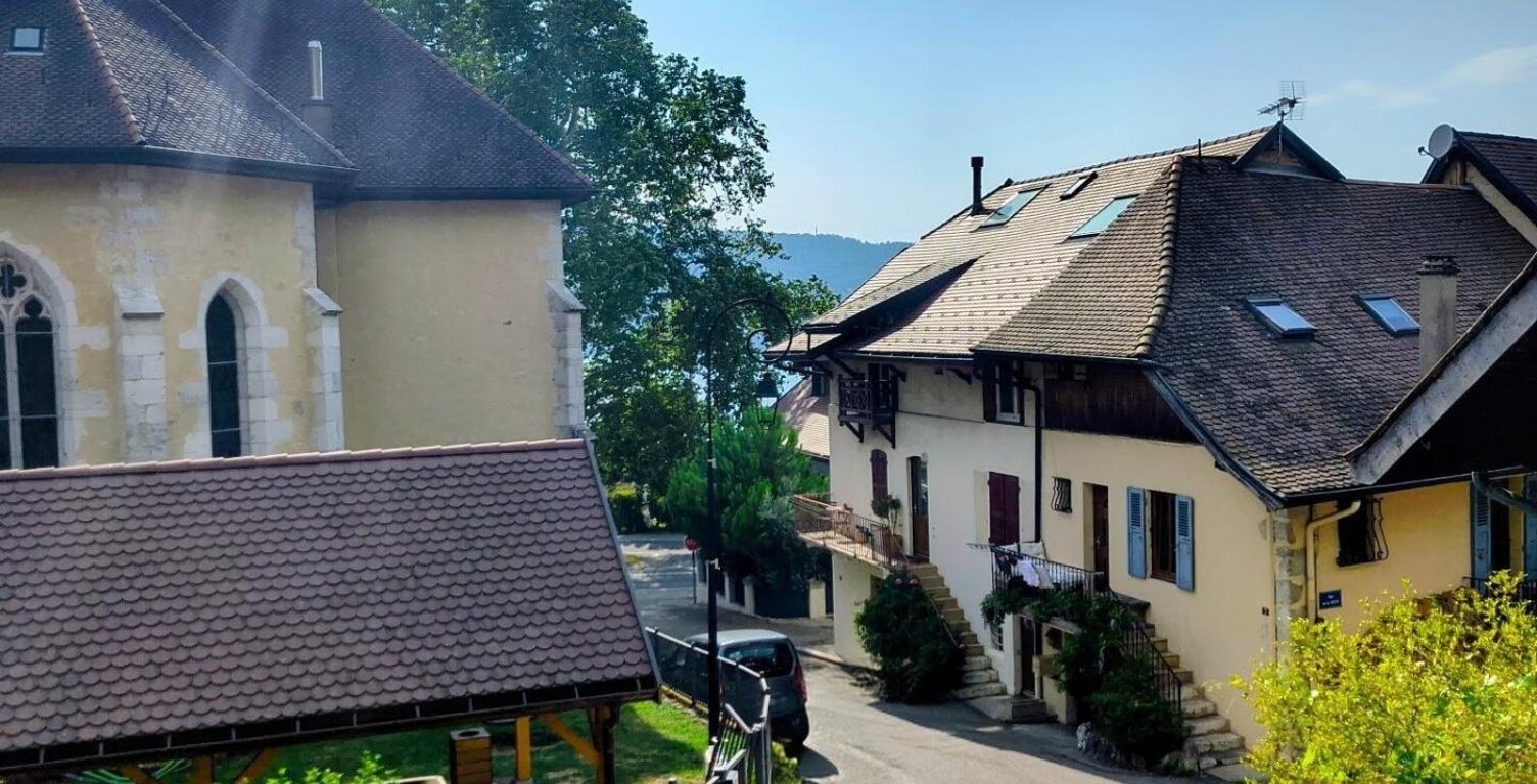 OFF MARKET / Une maison de caractère à réinventer - Veyrier-du-Lac — photo 1