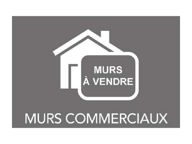Concarneau centre-ville à Vendre murs commerciaux avec une surface commerciale de 32m² et une remise de 26m² WC, multiples points d'eau et une  très grande surface de vitrine. Le fond de commerce n'est pas à vendre, la propriétaire souhaite garder sa clientèle. — photo du bien