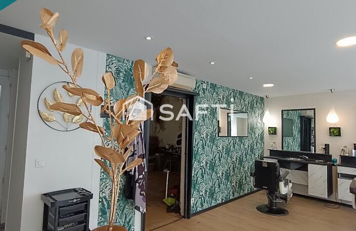Concarneau centre-ville à Vendre murs commerciaux avec une surface commerciale de 32m² et une remise de 26m² WC, multiples points d'eau et une  très grande surface de vitrine. Le fond de commerce n'est pas à vendre, la propriétaire souhaite garder sa clientèle. — photo 3