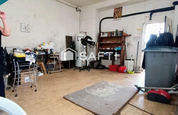Concarneau centre-ville à Vendre murs commerciaux avec une surface commerciale de 32m² et une remise de 26m² WC, multiples points d'eau et une  très grande surface de vitrine. Le fond de commerce n'est pas à vendre, la propriétaire souhaite garder sa clientèle. — photo 4