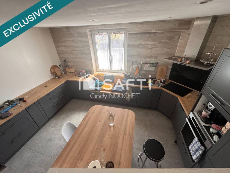 Maison familiale avec jardin à Parigné-l'évêque. — photo 1