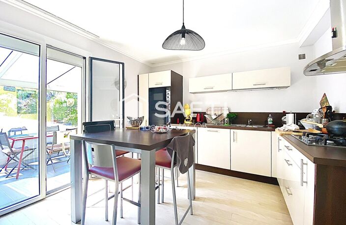 Proche toutes commodités maison avec 4 chambres, véranda et sous-sol — photo 4