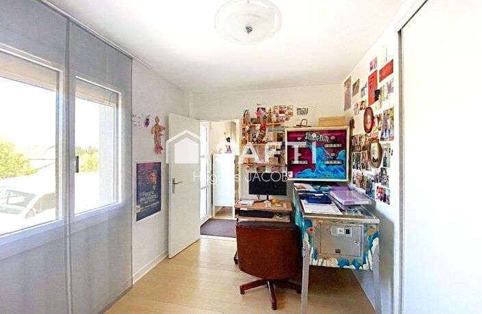 Proche toutes commodités maison avec 4 chambres, véranda et sous-sol — photo 5