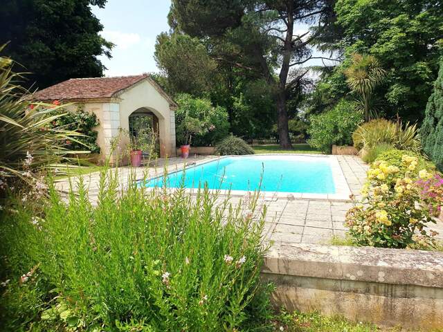 Maison de maître, piscine et dépendances... — photo du bien