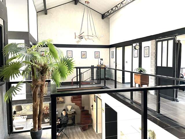 Loft industriel el lumineux T6 centre-ville — photo du bien