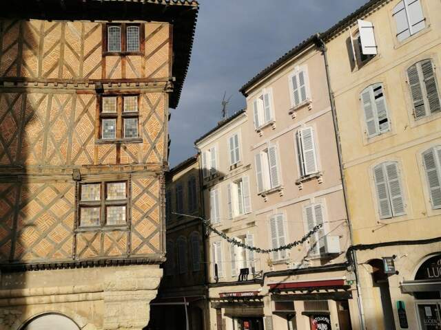 Joli T1 lumineux et très bien placé - centre d'Auch - 1er étage sans ascenseur — photo du bien