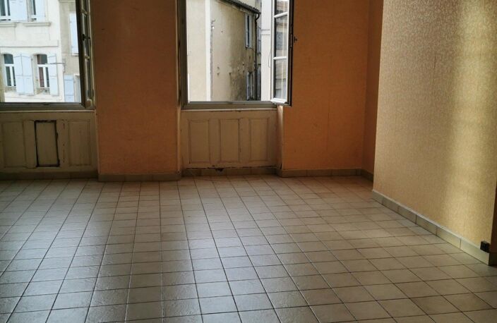 Joli T1 lumineux et très bien placé - centre d'Auch - 1er étage sans ascenseur — photo 2