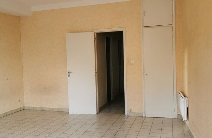 Joli T1 lumineux et très bien placé - centre d'Auch - 1er étage sans ascenseur — photo 4