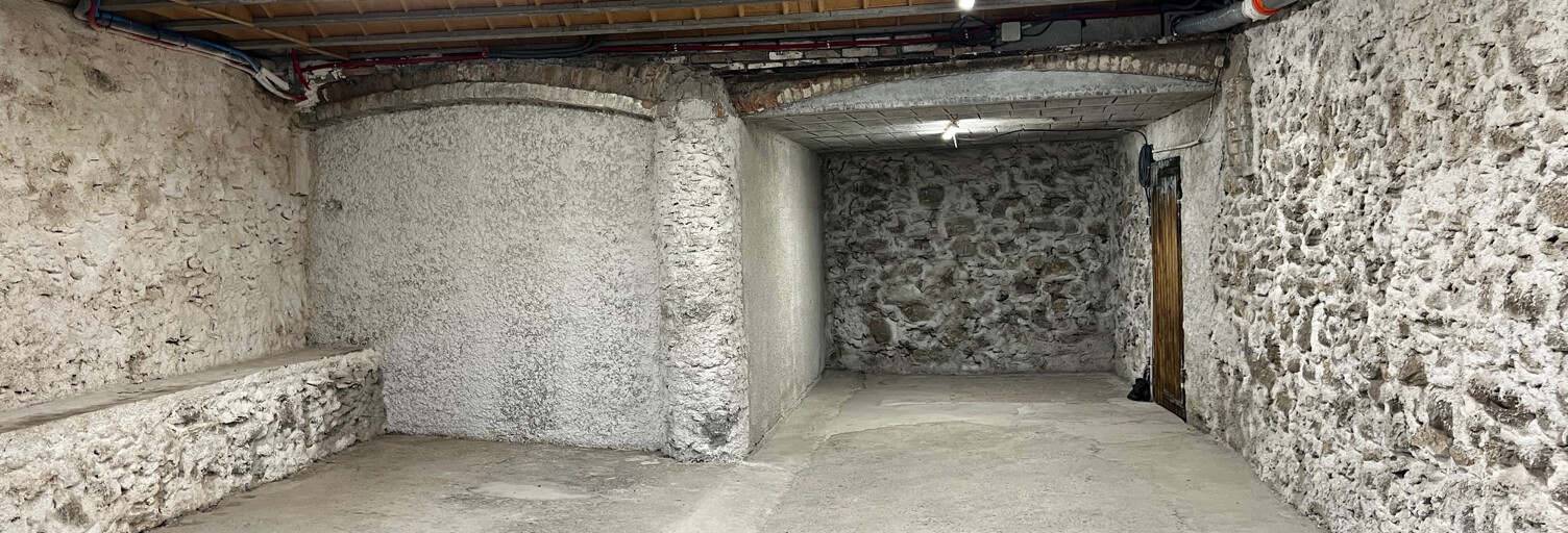 Garage  40 m² à louer à Aiton (73220)